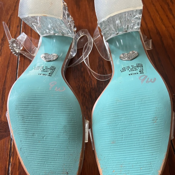 Betsy Johnson, clear lucite heels. - Picture 4 of 6